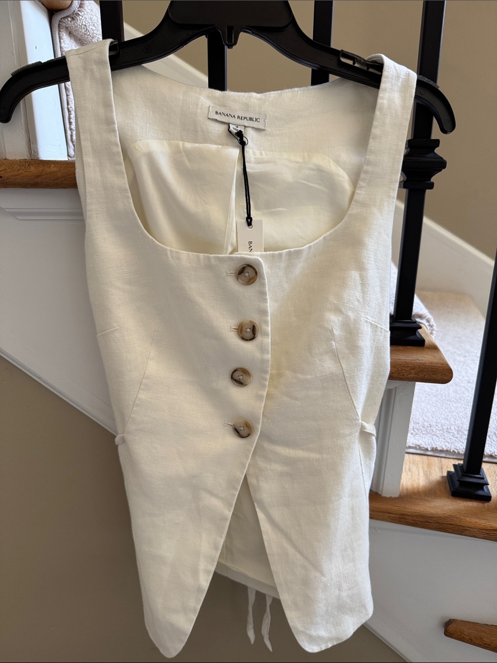 NWT Banana Republic Ivory Linen-Blend Sleeveless Button-Front top